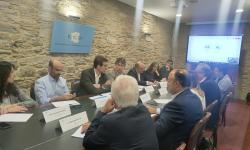 Imaxe da reunión de Julián coa Comixión de Dixitalización da CEG
